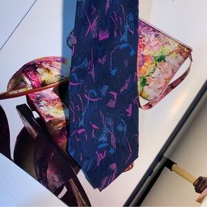 VINTAGE BACHRACH  ITALIAN SILK TIE HAND MADE SILK TIE IN COLORFUL BLUES AND PINK
